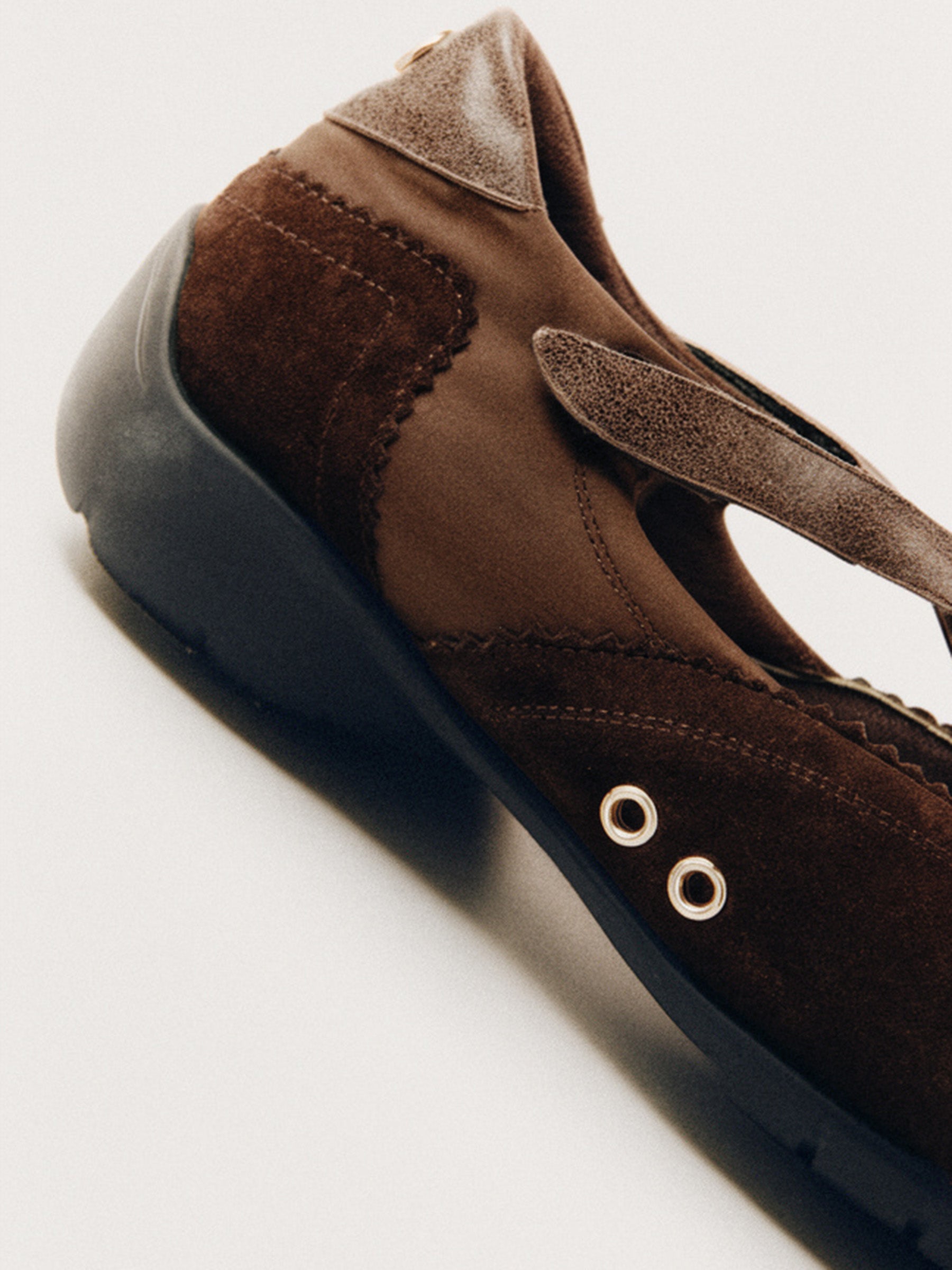 Theia・Squared Toe Cross Strap Mary Jane Sneakerina