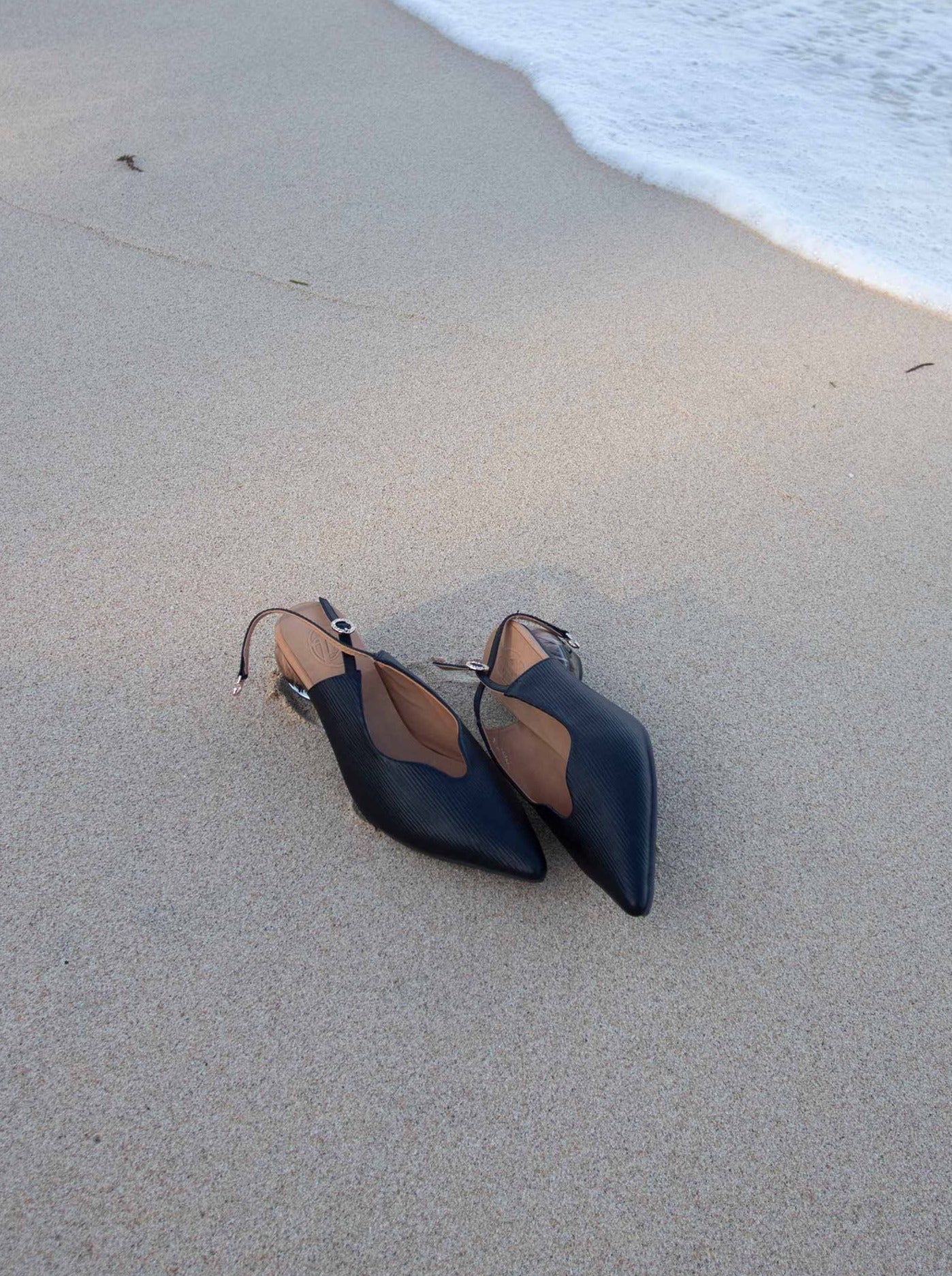 Wavy Fringe Ground Heels