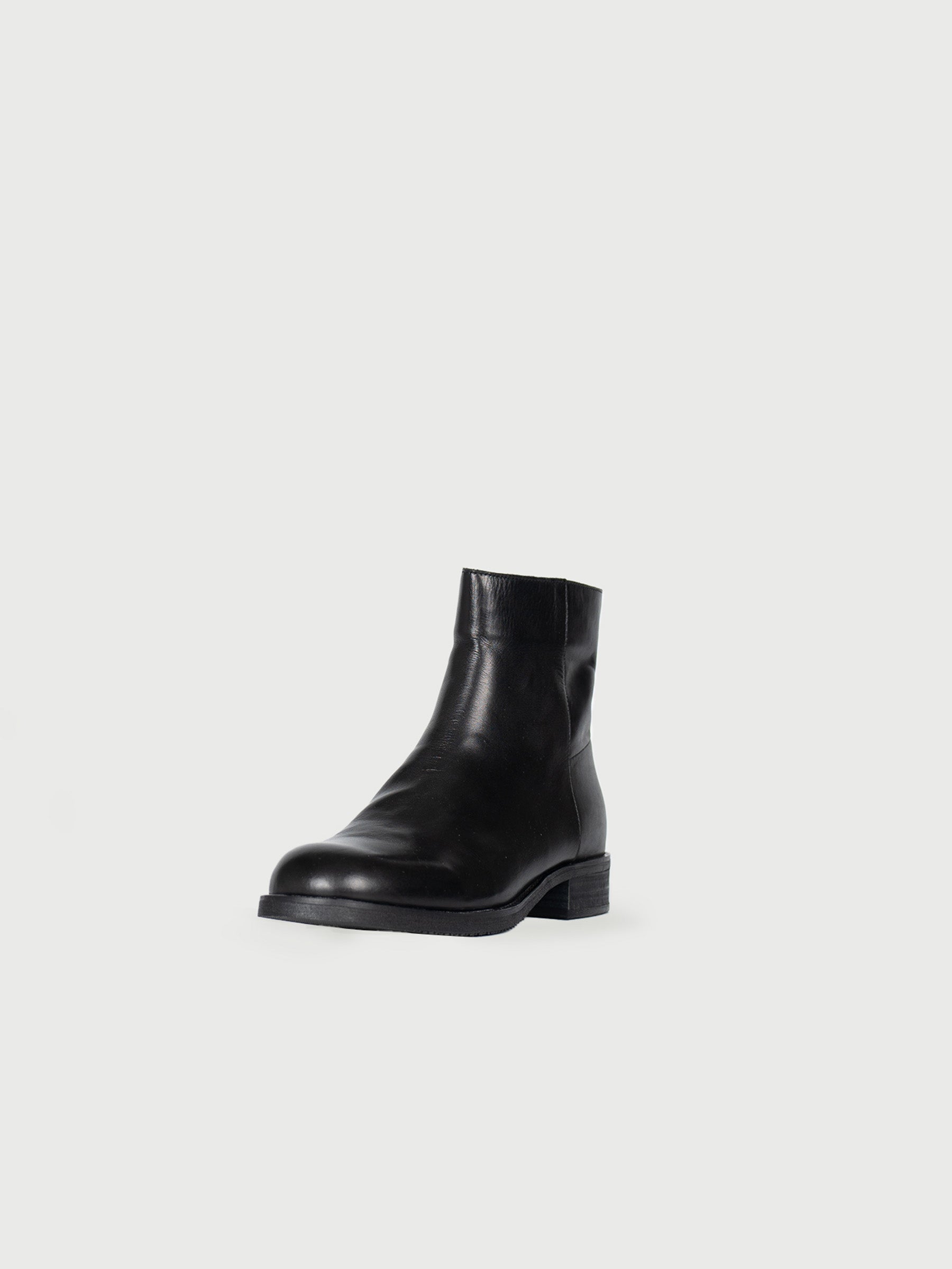 Round Toe Leather Boots