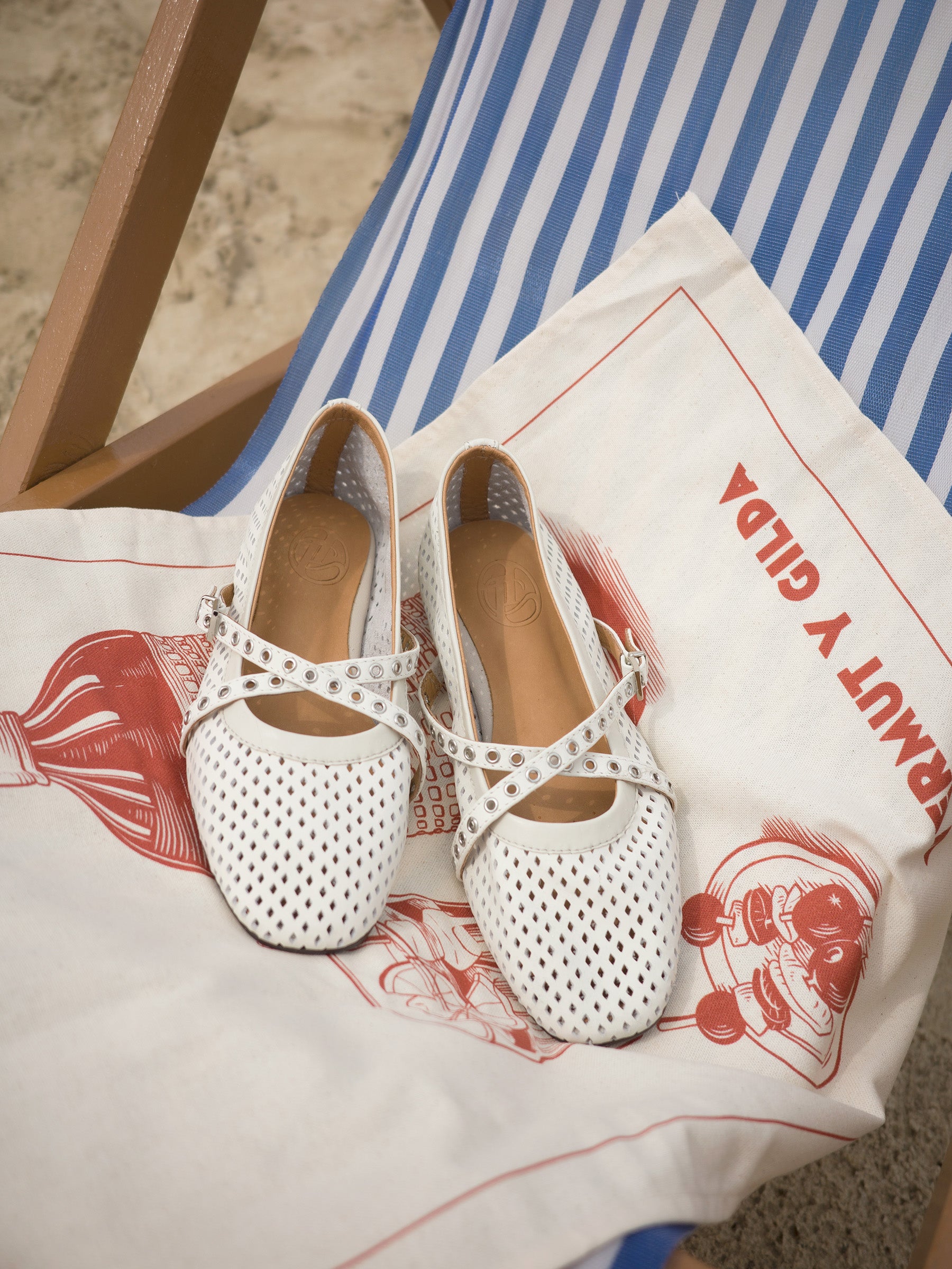 Éclairs 𓆟 Round Toe Grommet-Strap Ballerina Flats