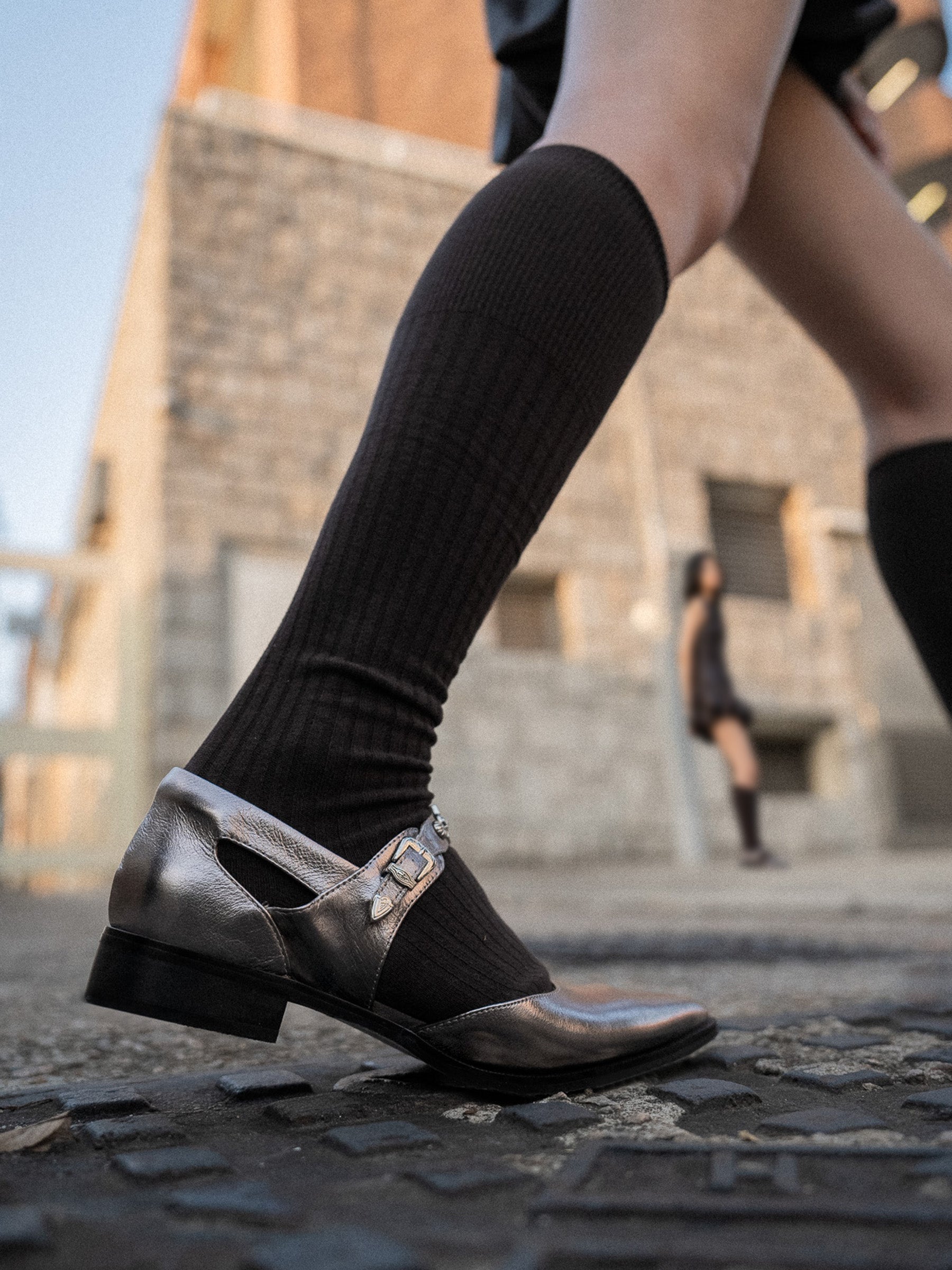 Zora・Pointed Toe Stud-Embellished Strap Low Heel