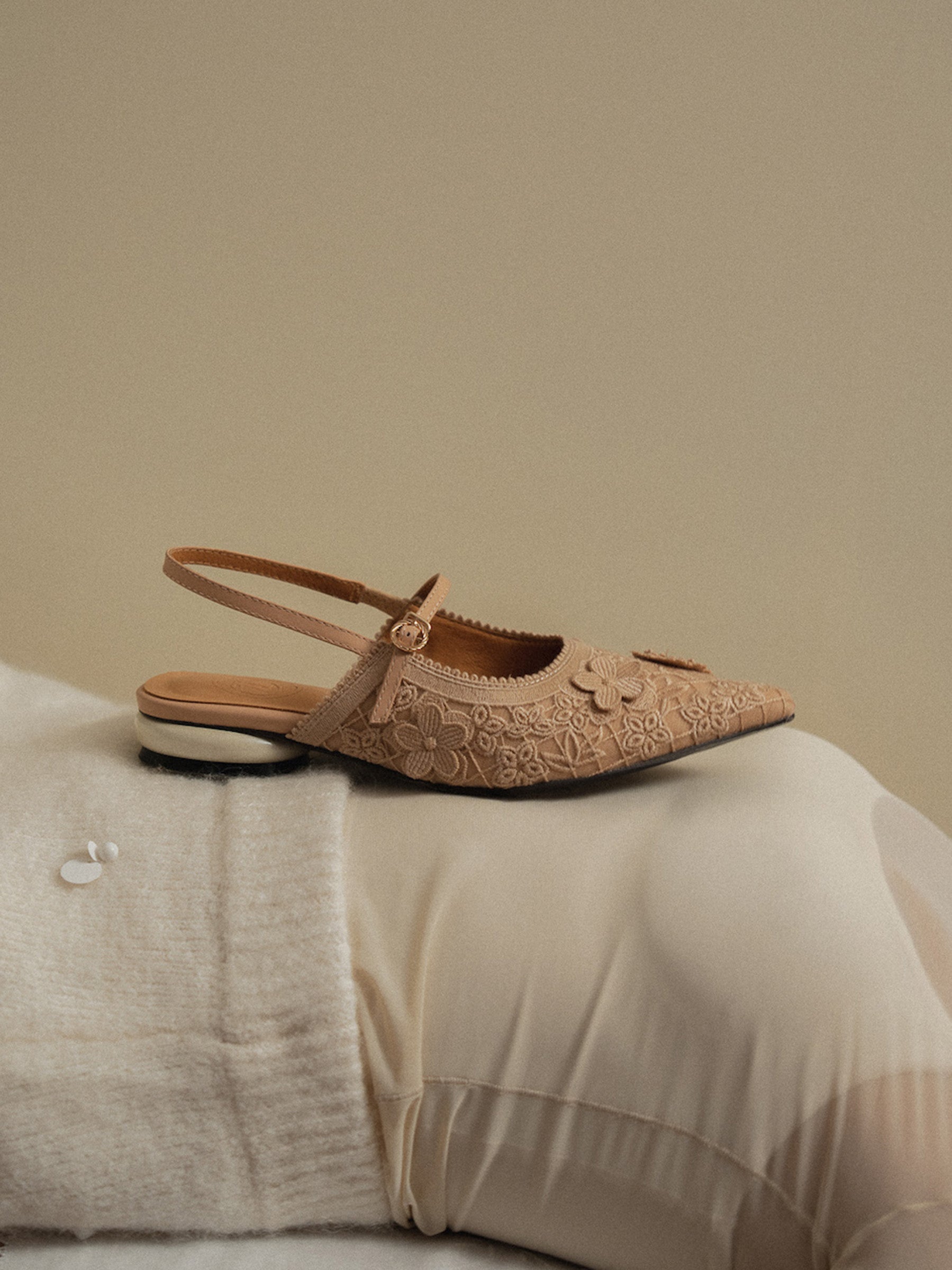 Rayla 𖠁 Pointed Low Pumps With Lace (Limited Edition)