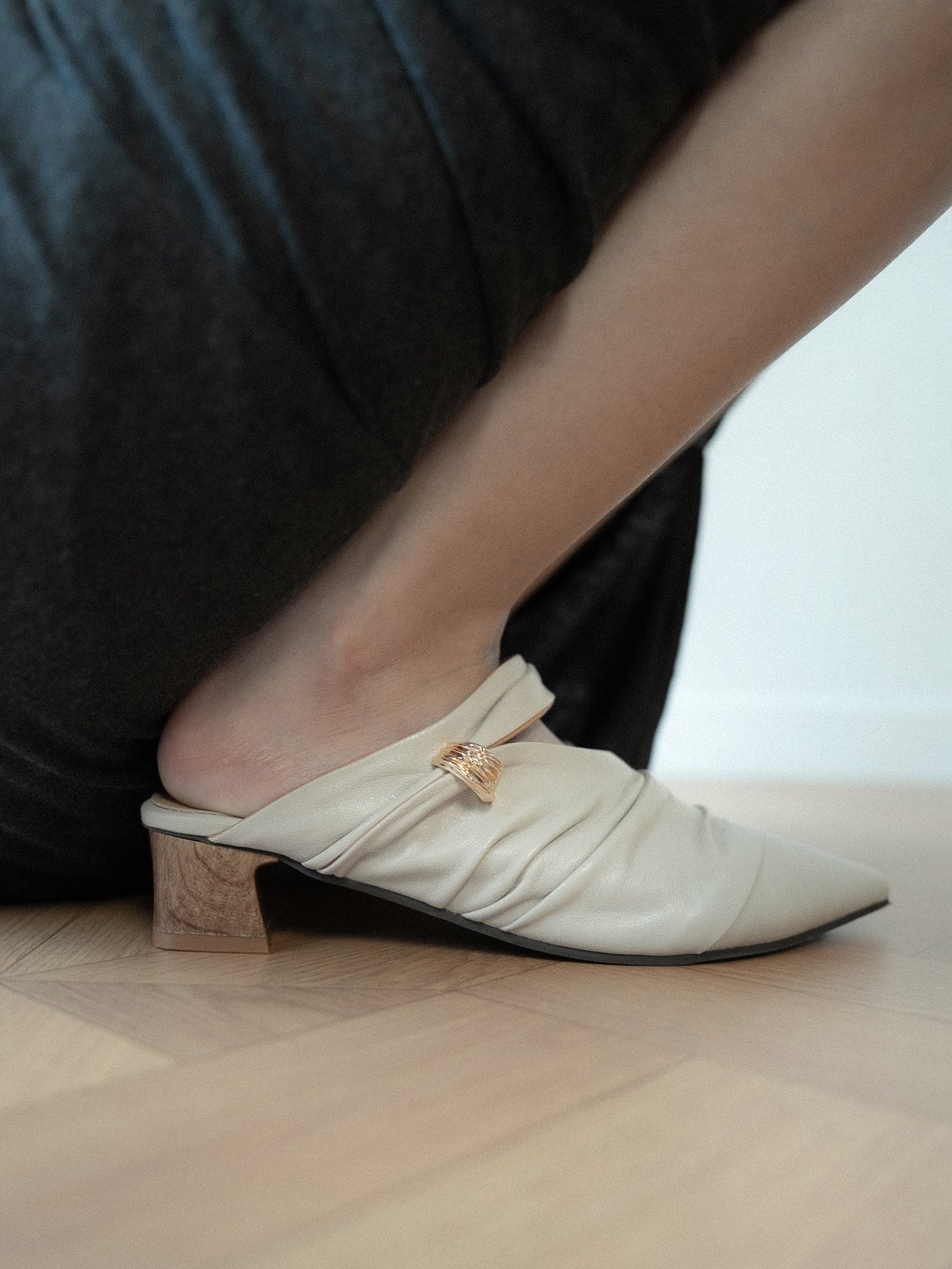 Daphne・Draped Leather Pointed-Toe Mules