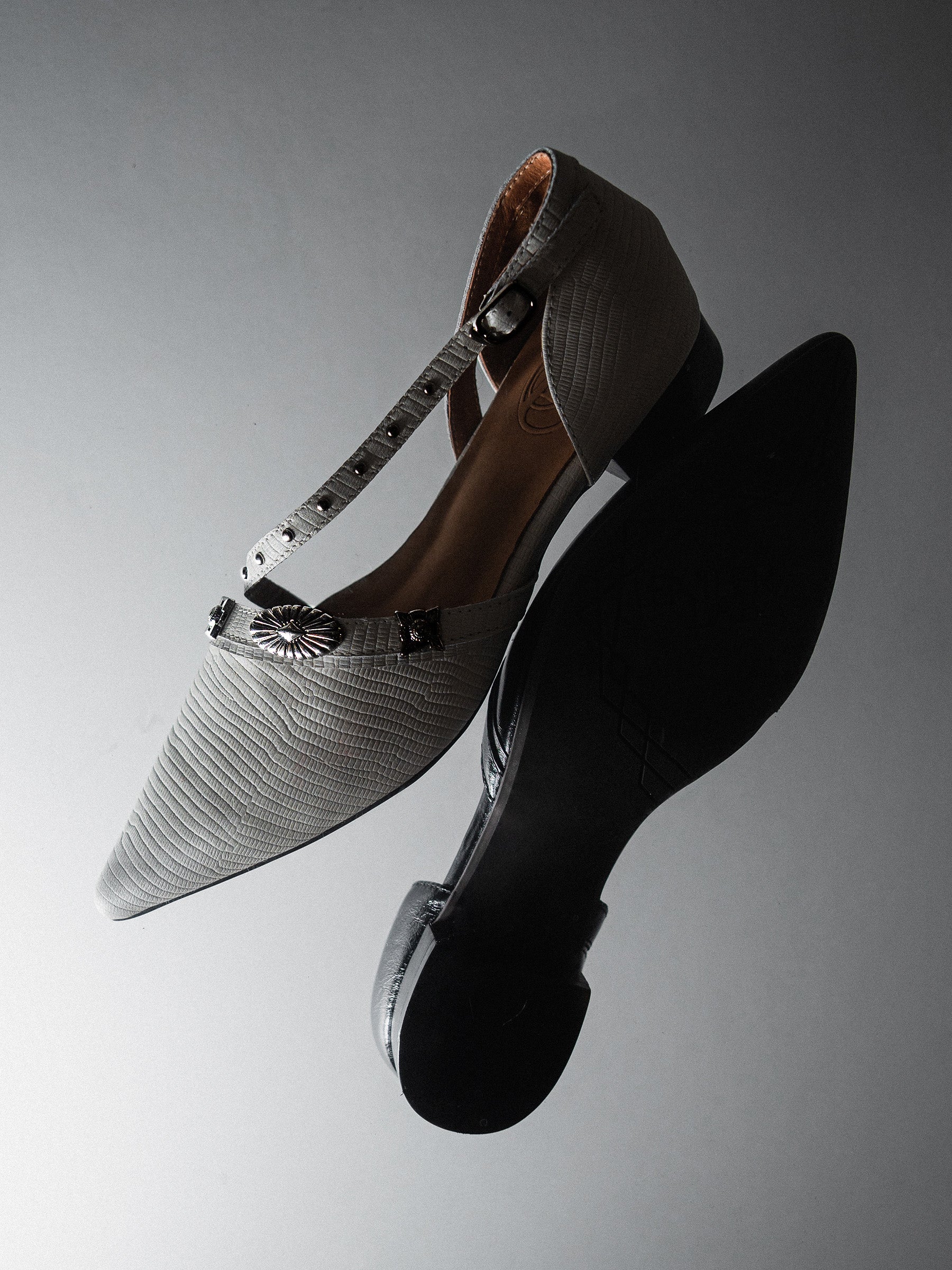 Melantha 𖠁 Pointed Toe Metal Pierce Pumps