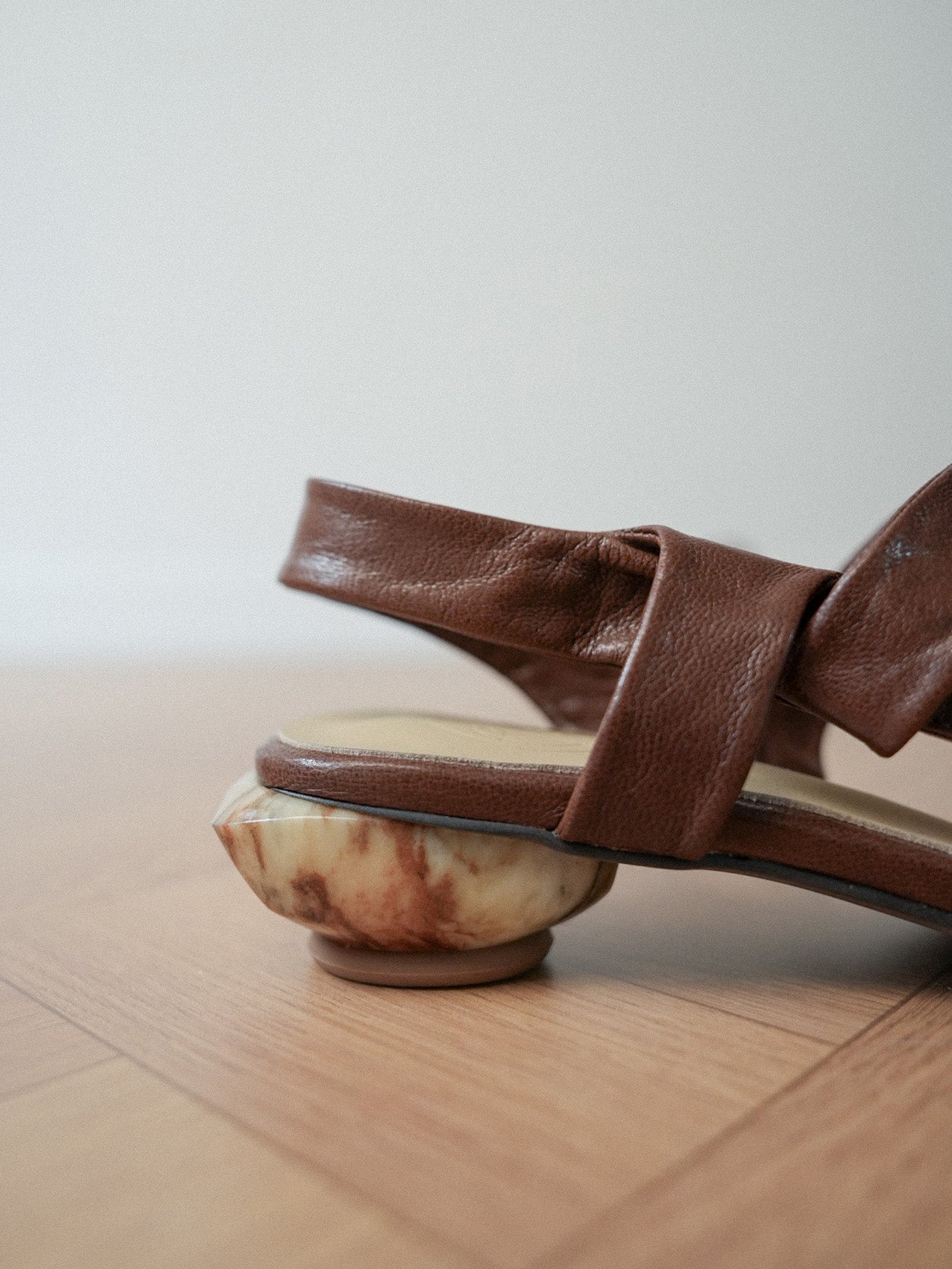 Cleo・Pointed Crepe Draped Marble Heel Slingback