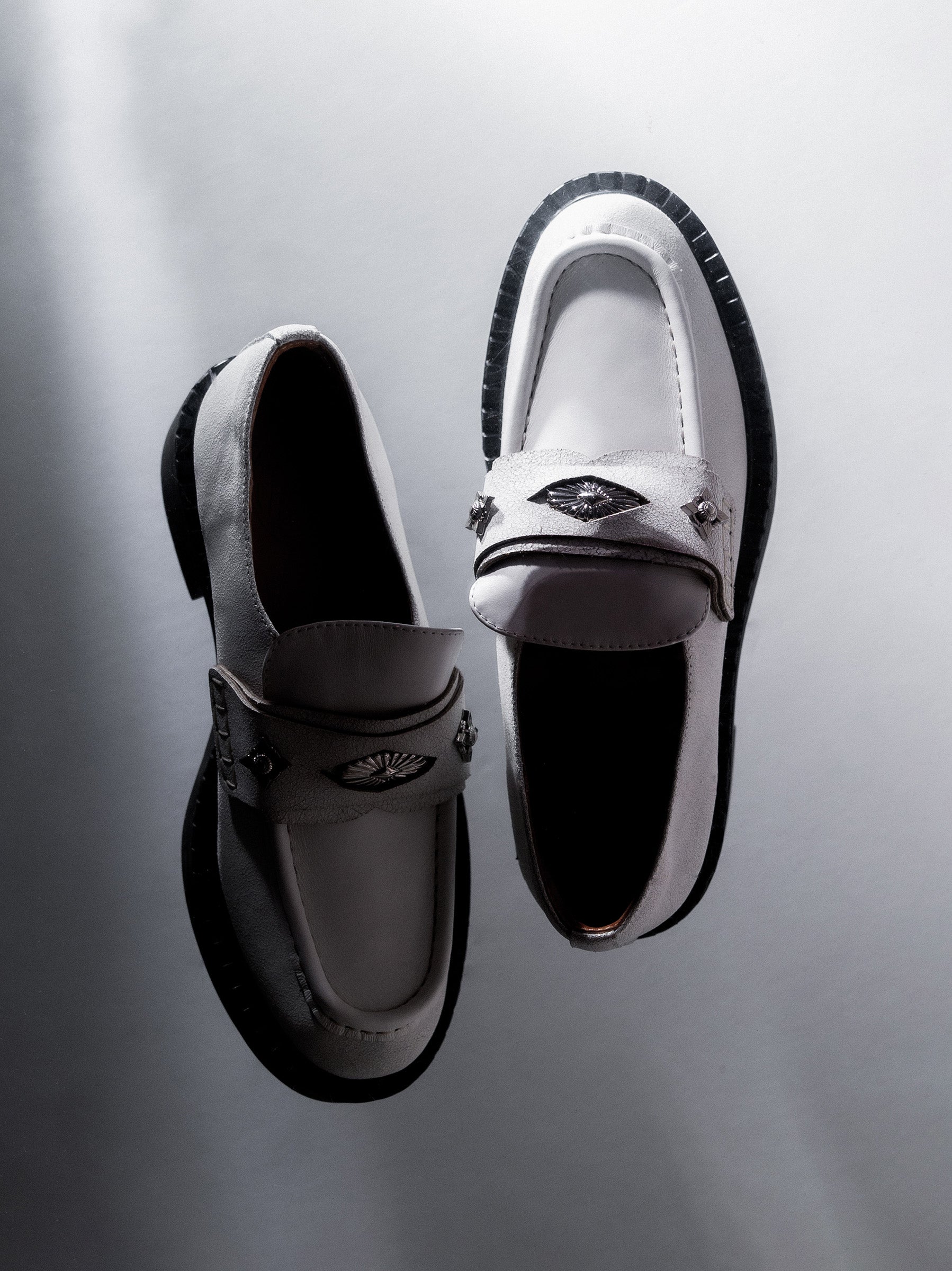 Terra 𖠁 Round Toe Chunky Ridge Metal Pierce Loafers