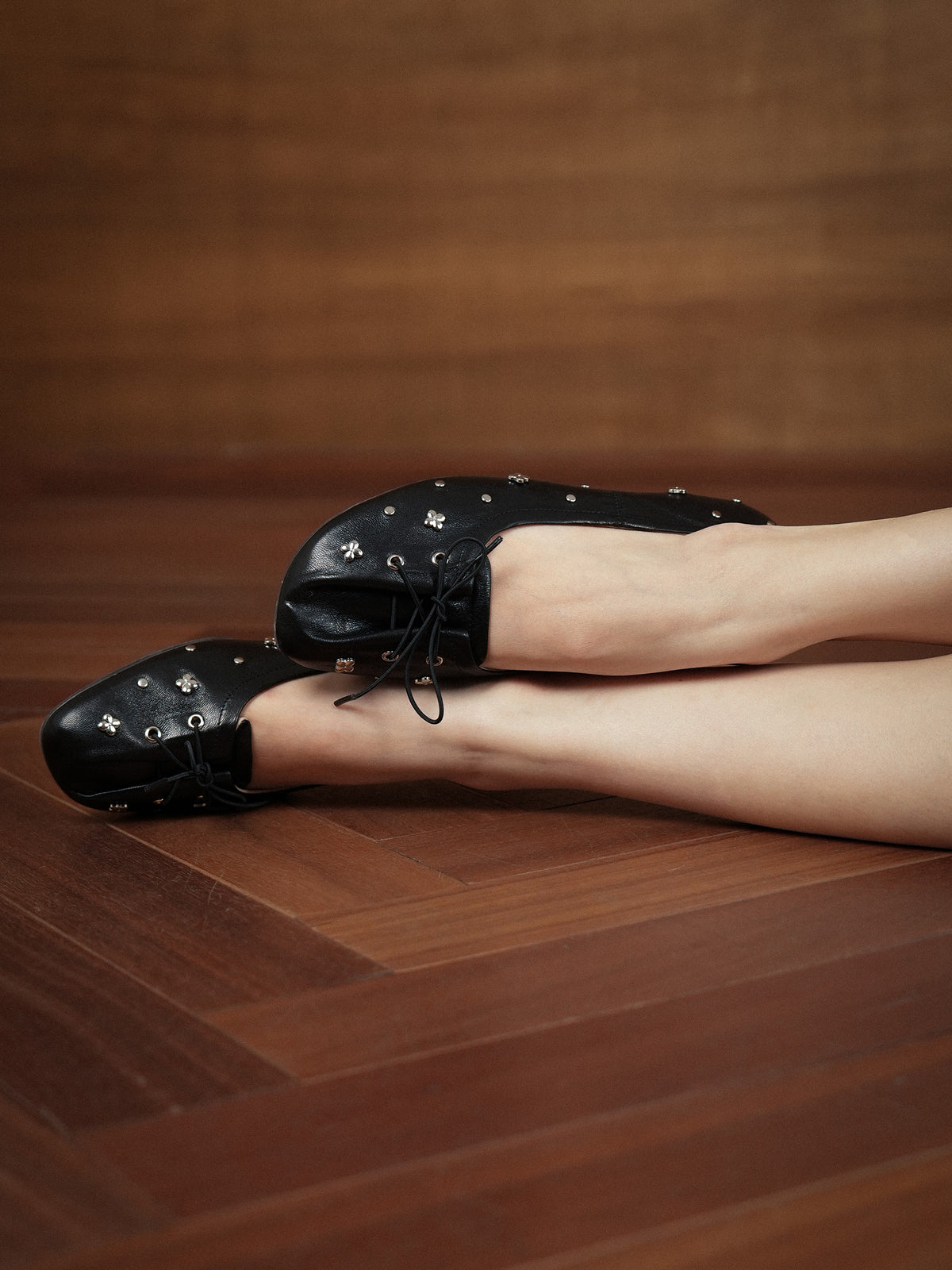 Iria・Square-Round Toe Flower-Studded Ballet Flats