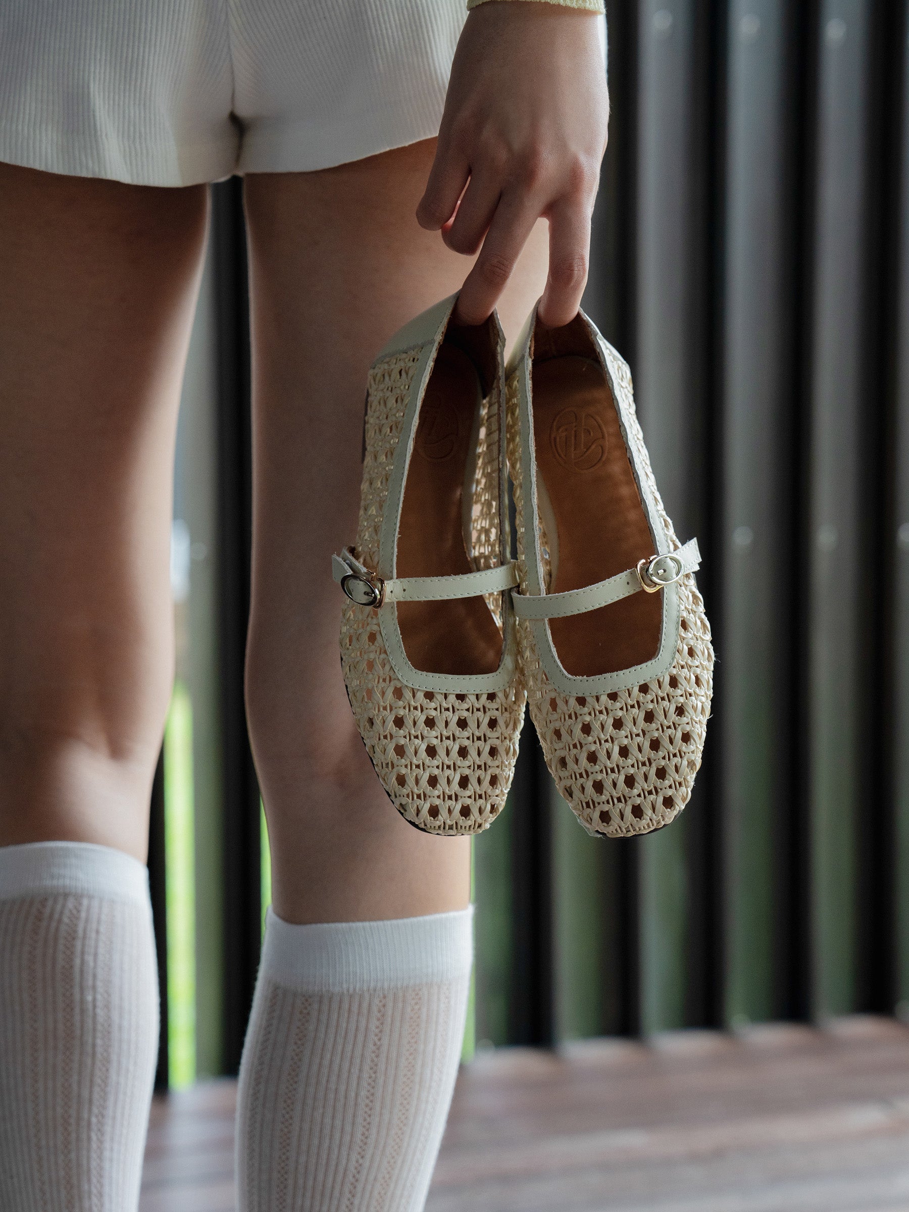 Noah 𖠁 Round Toe Woven Mary Jane Flats
