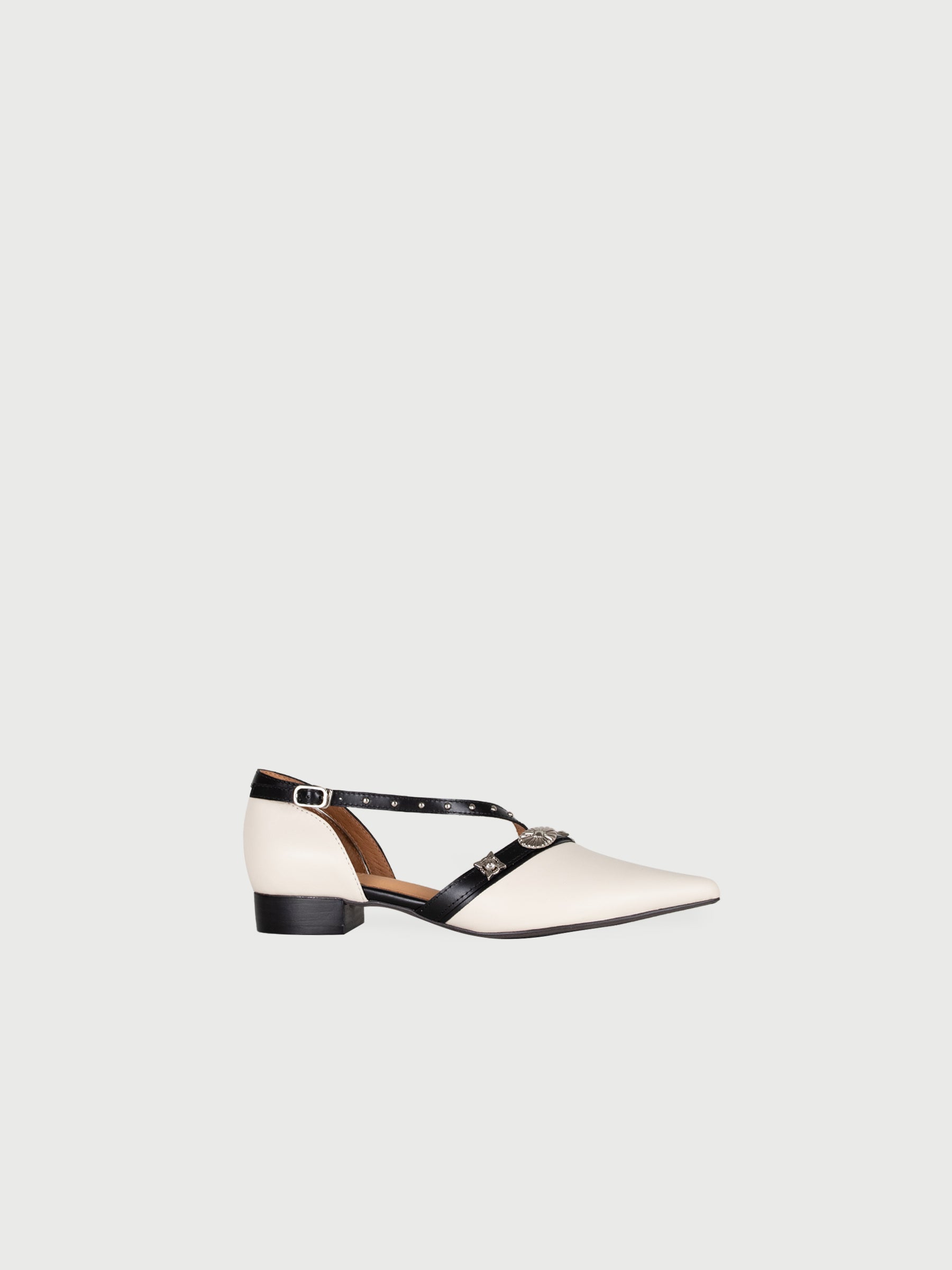 Melantha 𖠁 Pointed Toe Metal Pierce Pumps