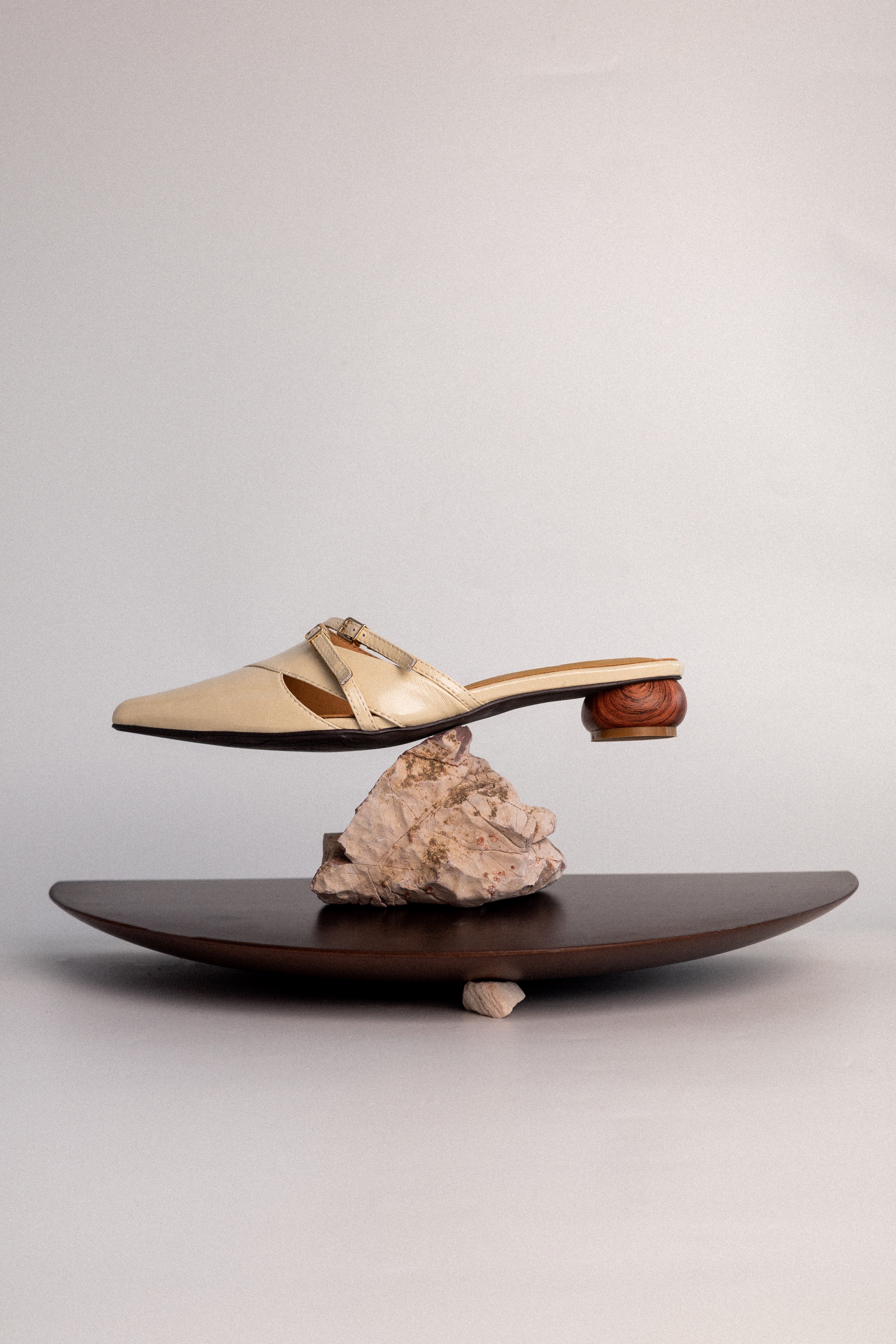 Amelia ◈ Pointed-Toe Crossover Strap Mules