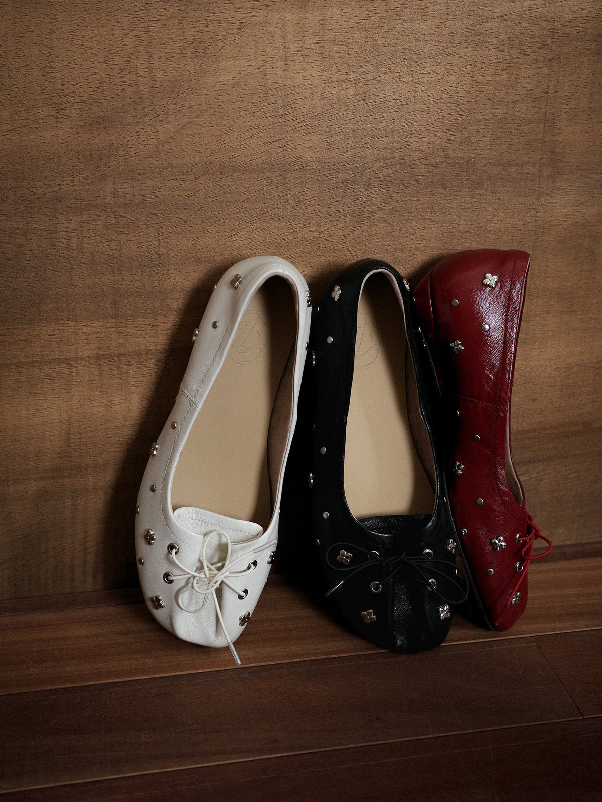 Iria・Square-Round Toe Flower-Studded Ballet Flats