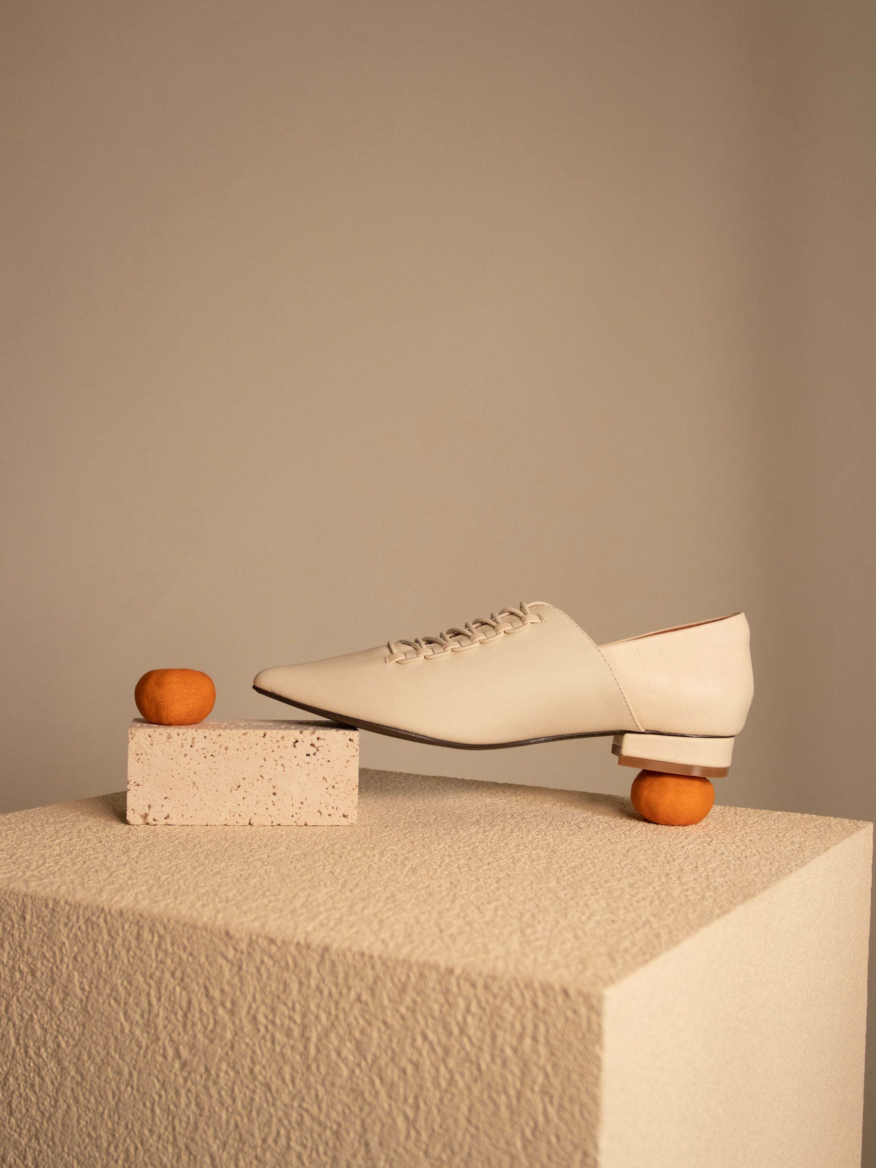 Eleanor.Pointed Zip-Zap String Flats