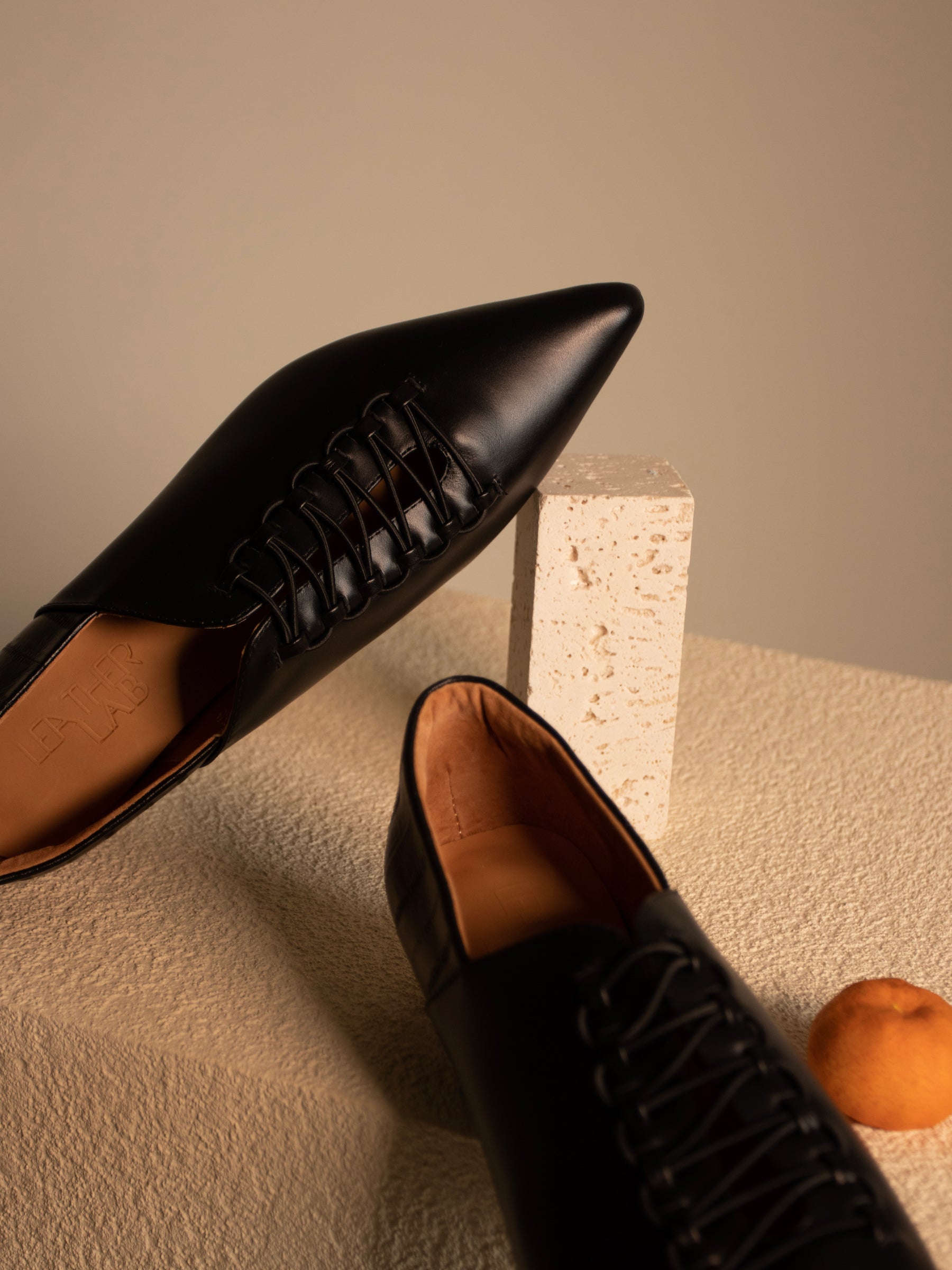 Eleanor.Pointed Zip-Zap String Flats