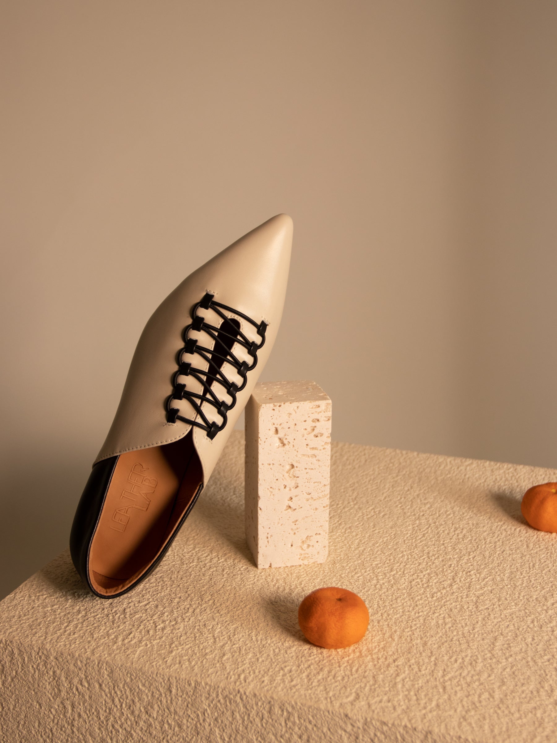 Eleanor.Pointed Zip-Zap String Flats