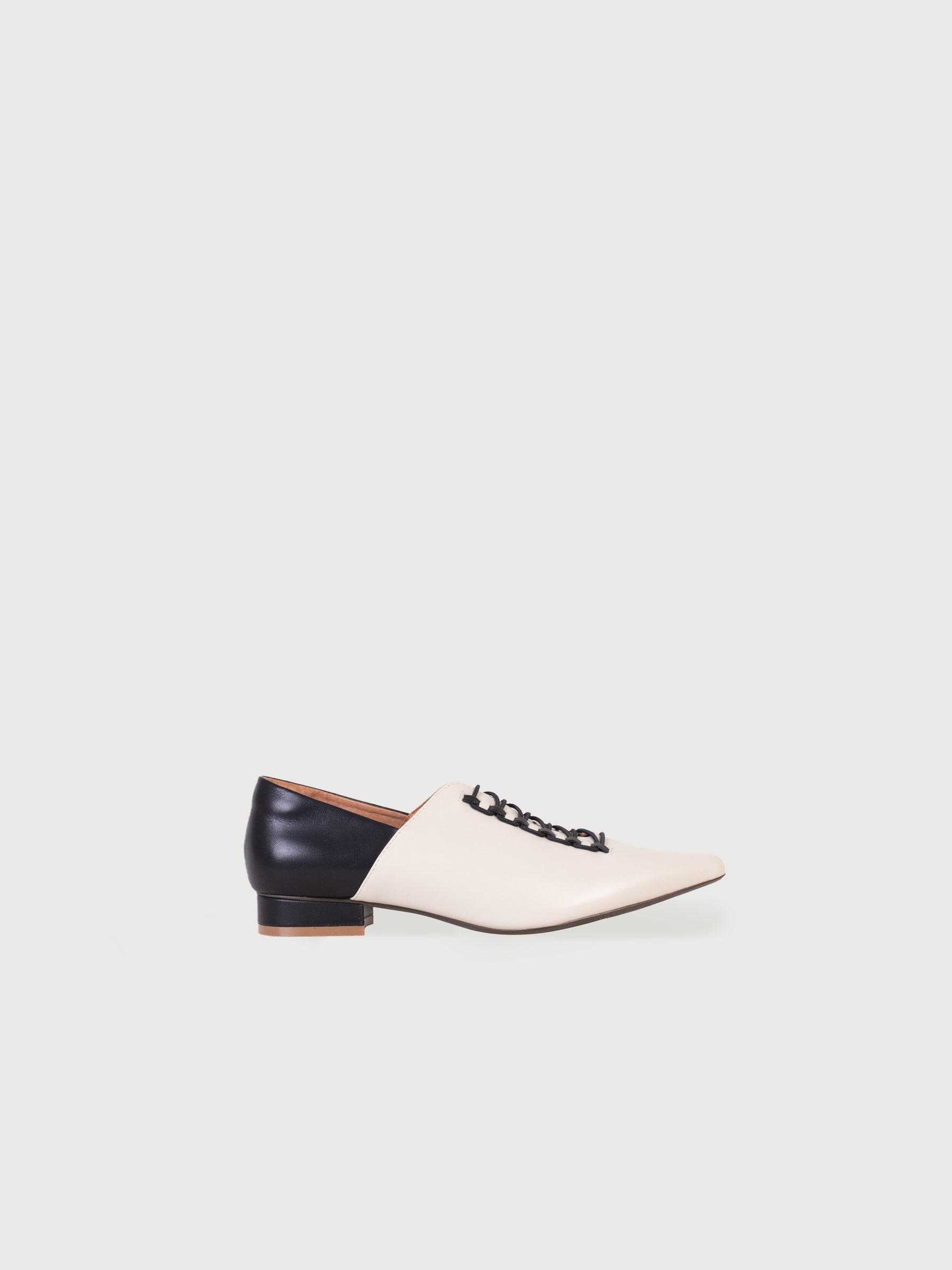 Eleanor.Pointed Zip-Zap String Flats