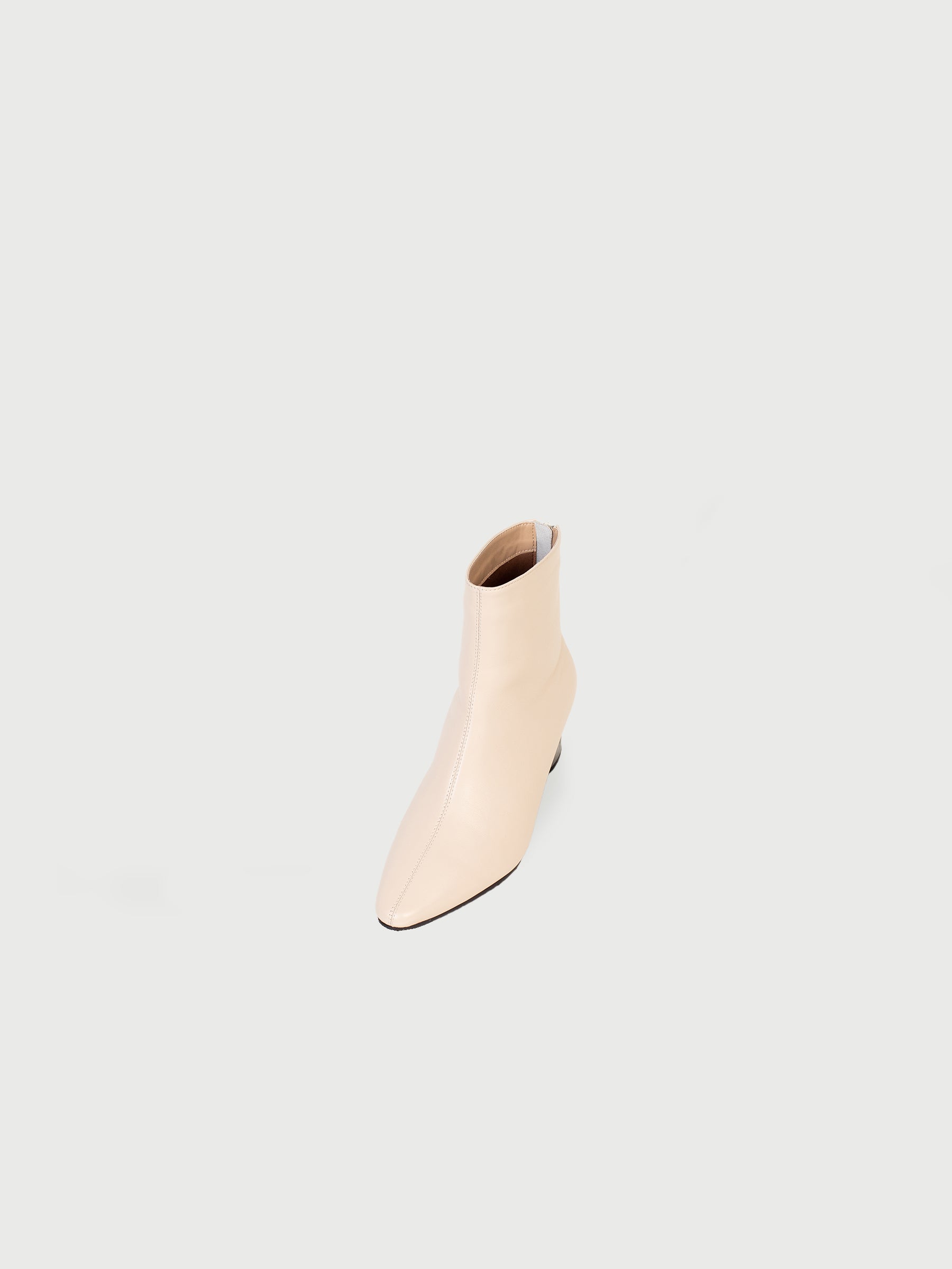 Pointed-Toe Stitched Boots with Ground-Heel