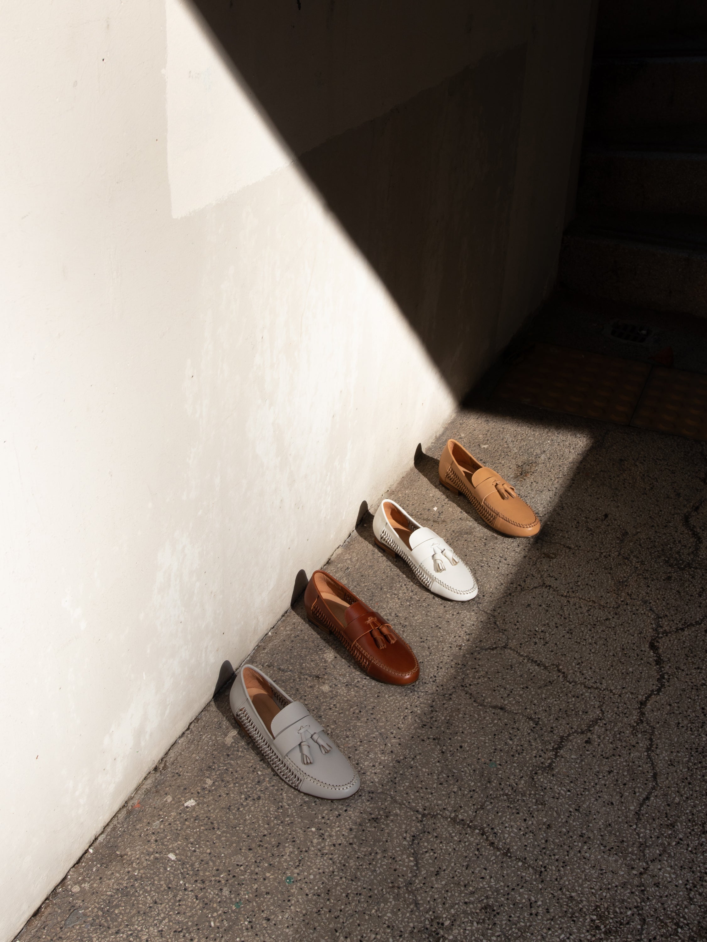 Round-Toe Lace-up Loafers