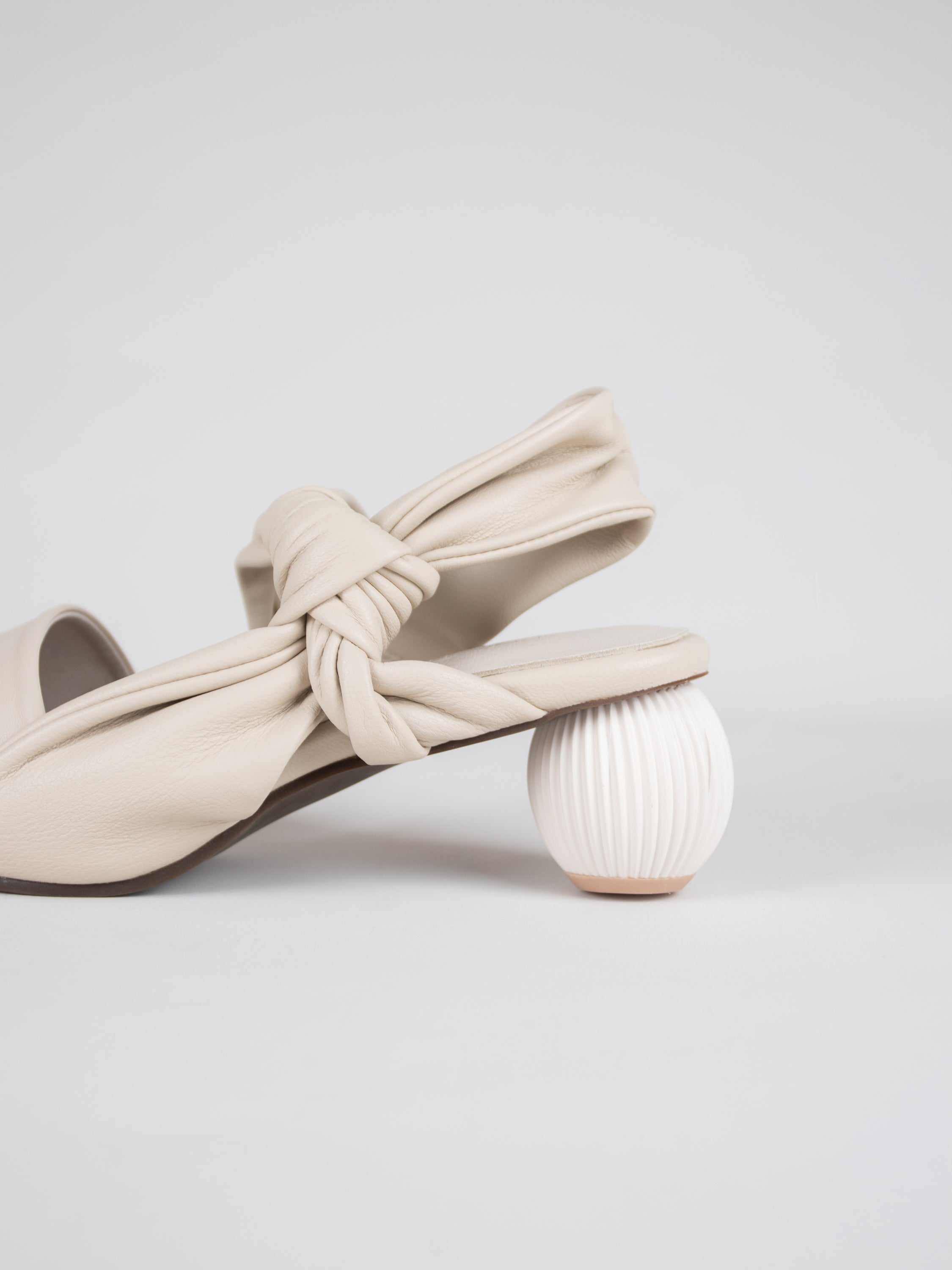 Lantern-Heel Knot Pumps