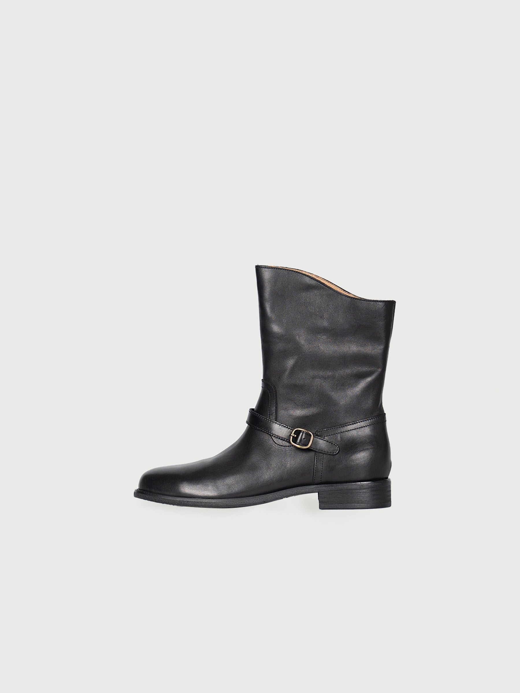 Round Toe Slant Cut Leather Boots