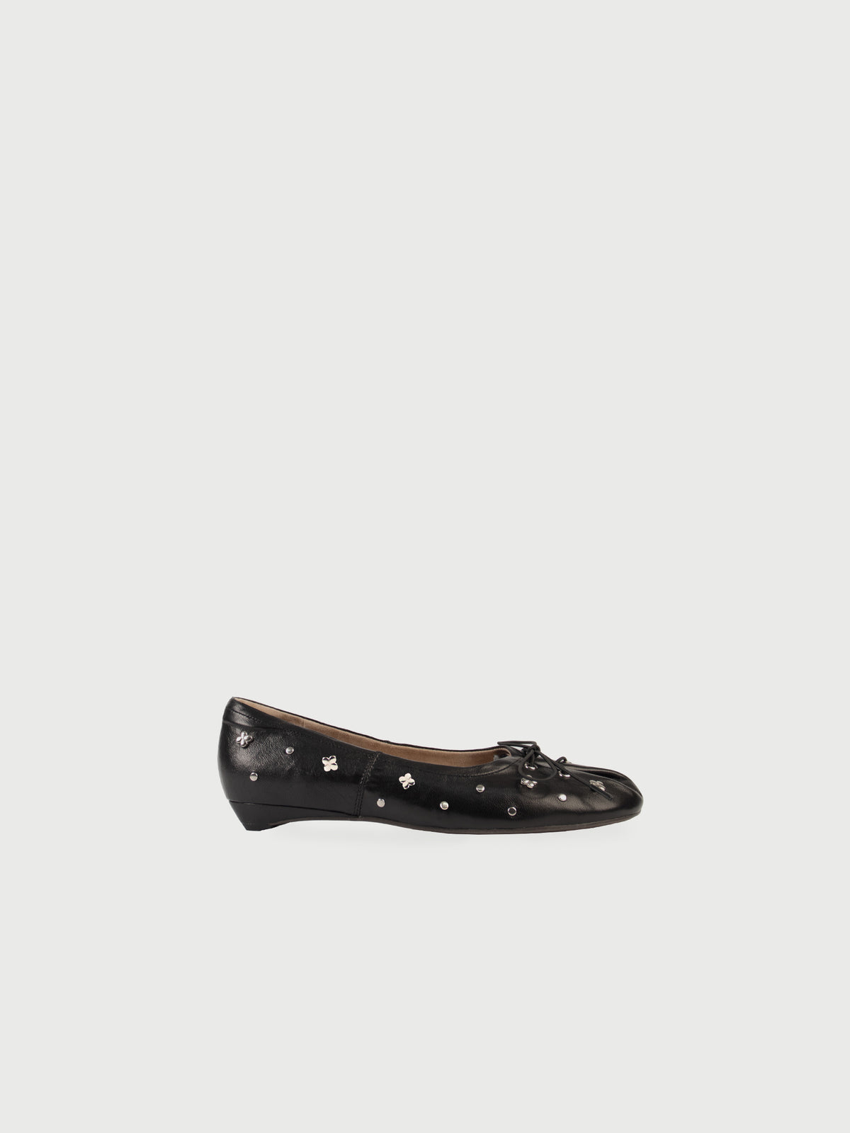 Iria・Square-Round Toe Flower-Studded Ballet Flats