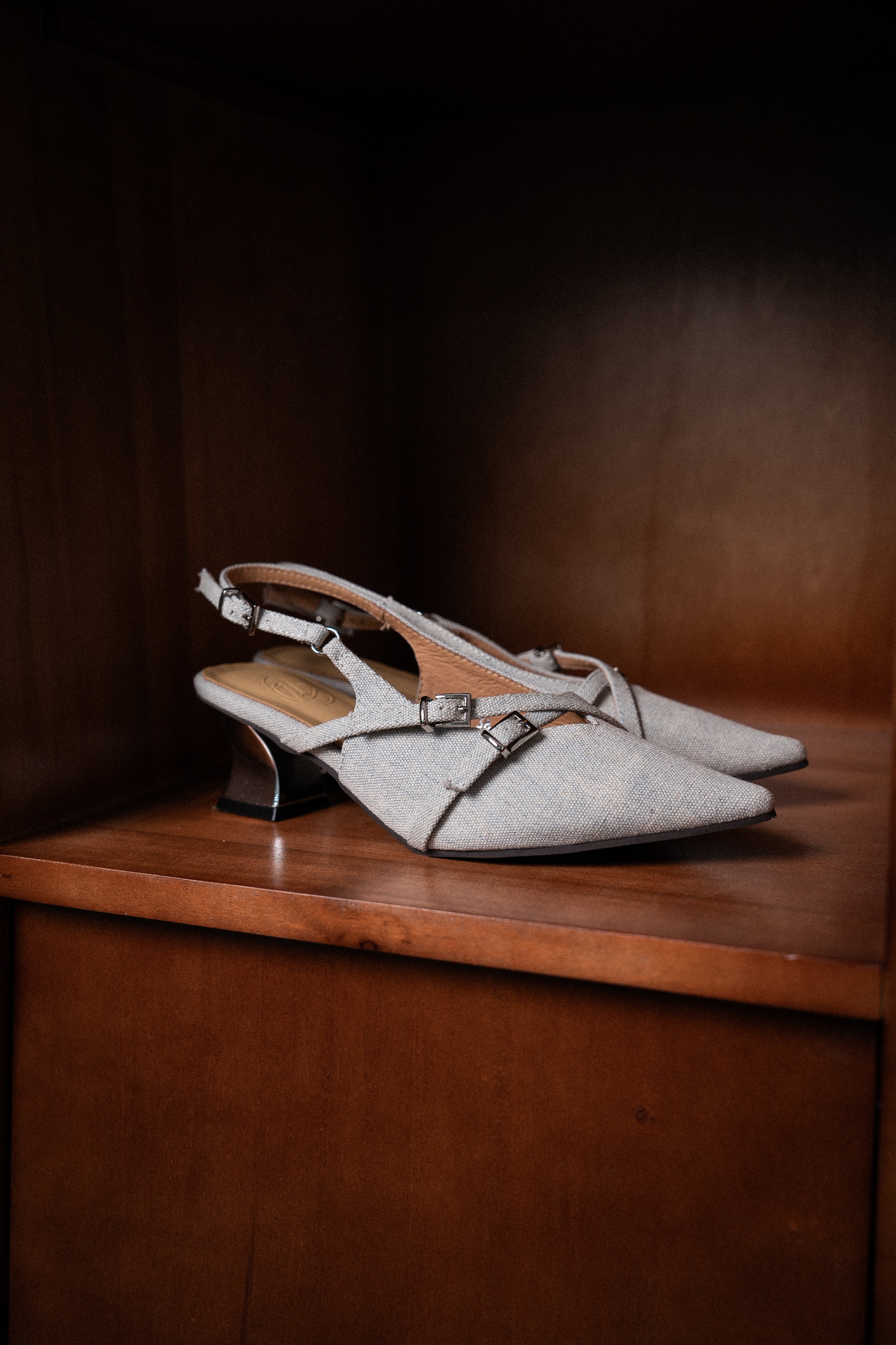 Morgan ◈ Pointed-Toe Crossover Strap Slingback