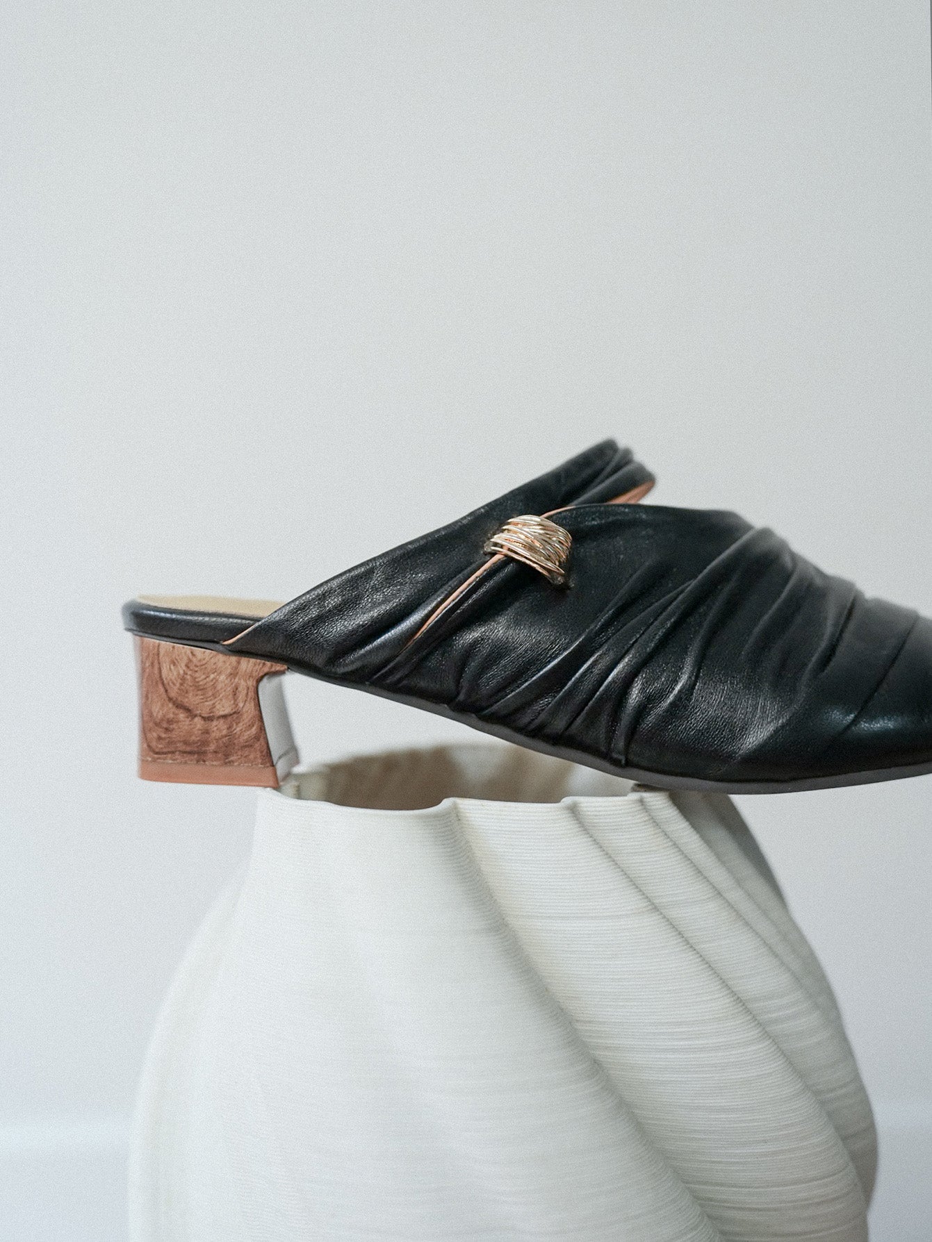 Daphne・Draped Leather Pointed-Toe Mules