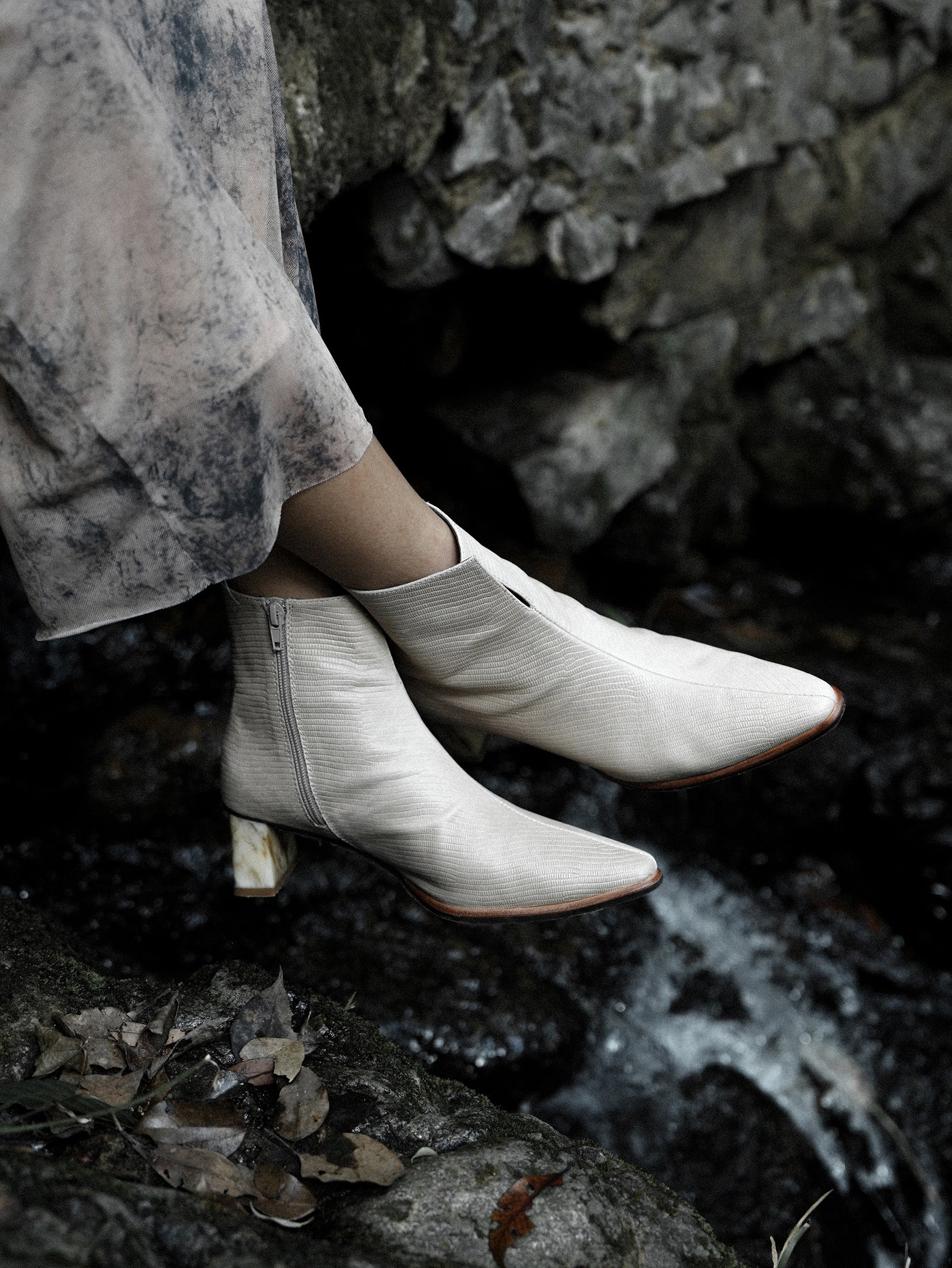 Pointed Toe V Neck Marble Heel Leather Boots