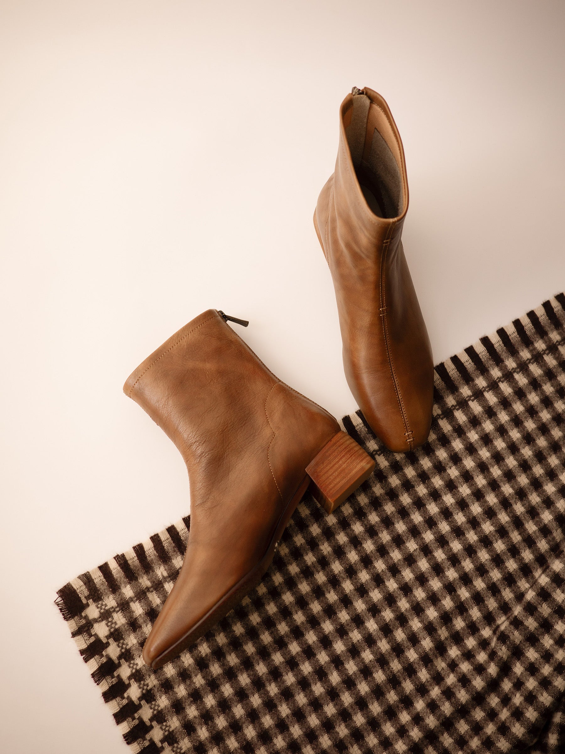 Round Square Toe Stitch Leather Boots