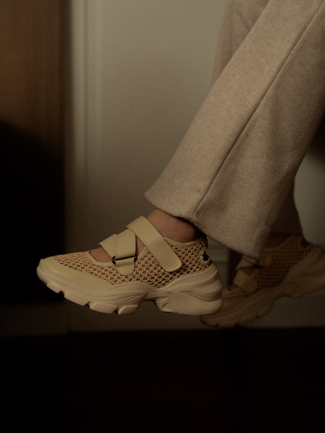 Airy 𖠁 Strap Platform Sneakers