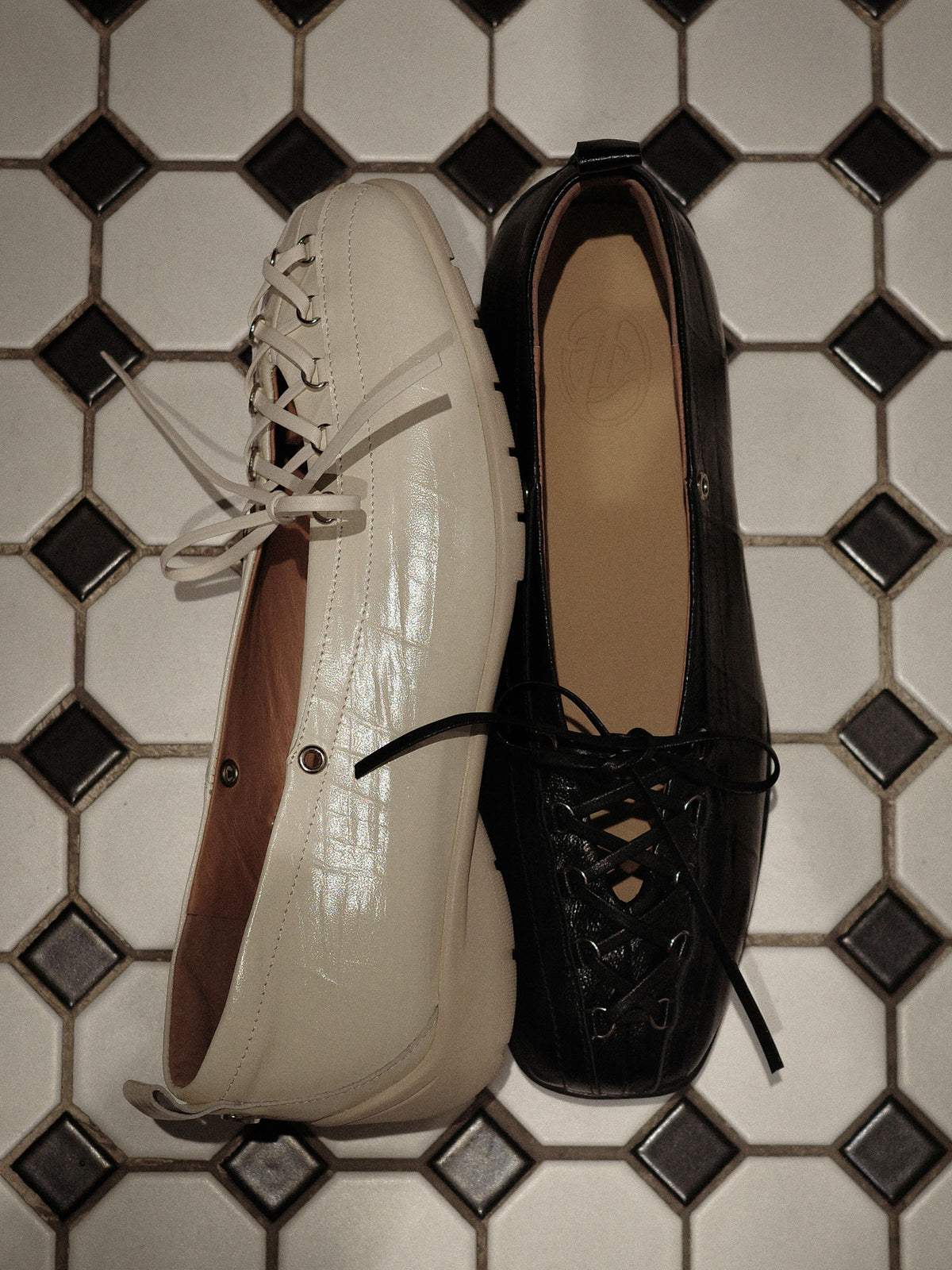 Aurelia・Square-Round Toe Lace-Up Ballet Flats
