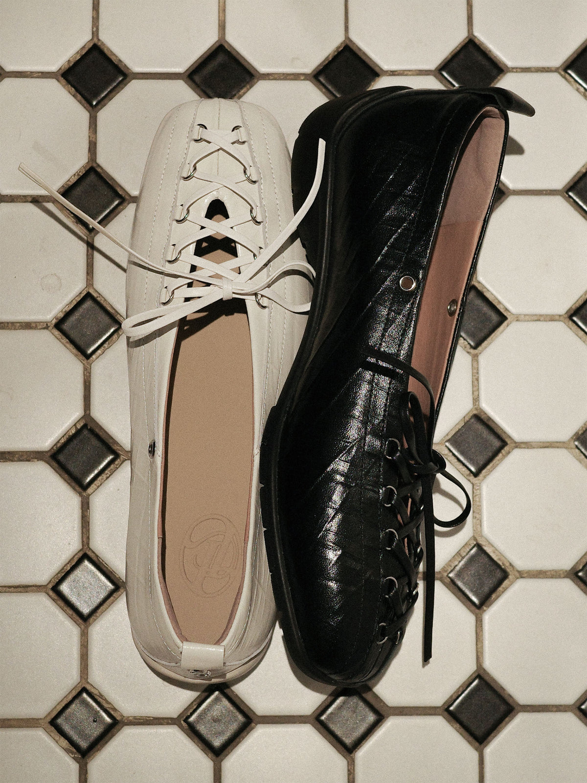 Aurelia・Square-Round Toe Lace-Up Ballet Flats