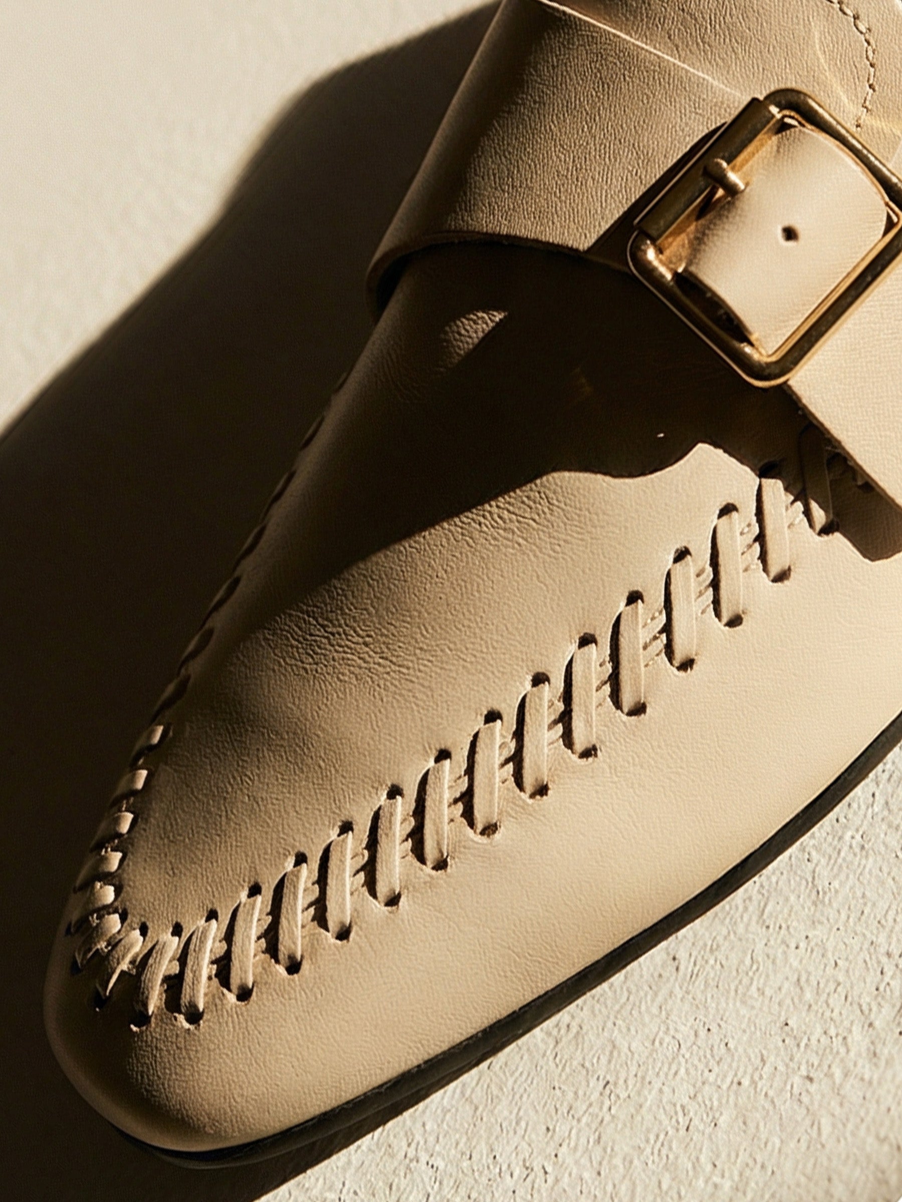 Kael・Rounded Toe Stitching Buckle Loafers