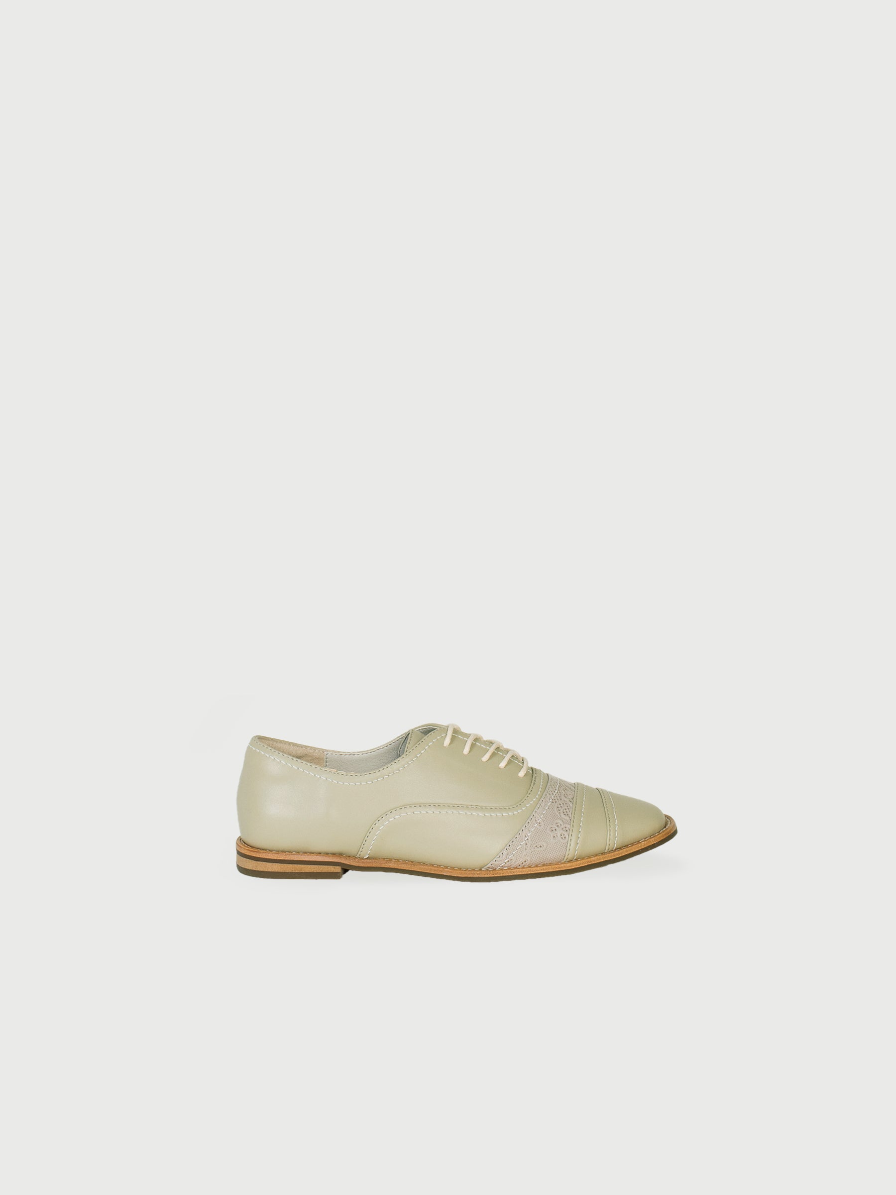 Round-Toe Mixed-Leather Lace-up Loafers